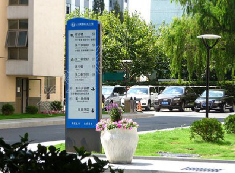 资源哪些因素影响宣传栏的制作？